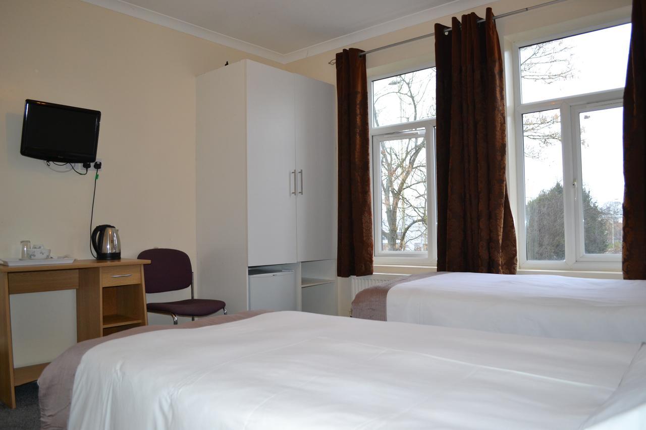 Annie'S Guest House Farnborough  Bagian luar foto