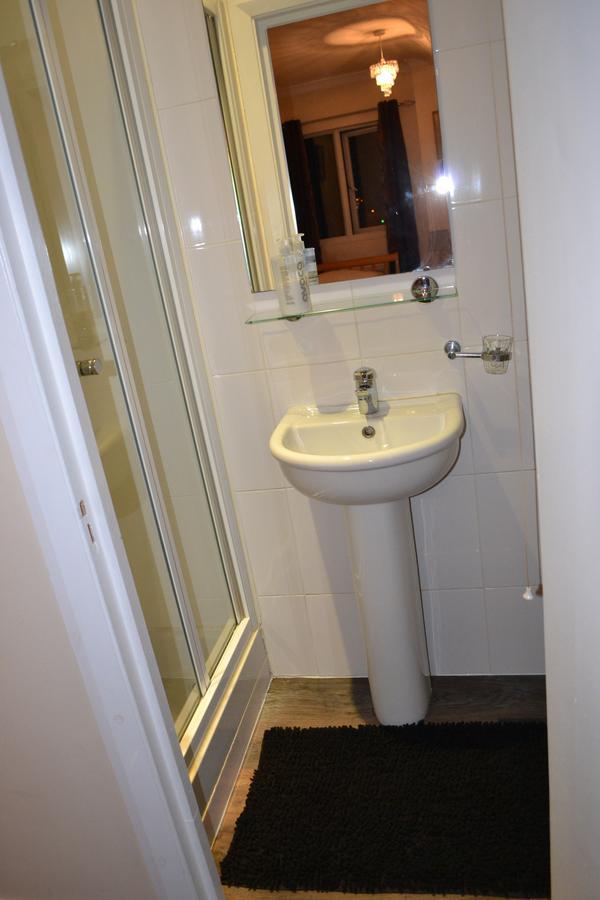 Annie'S Guest House Farnborough  Bagian luar foto