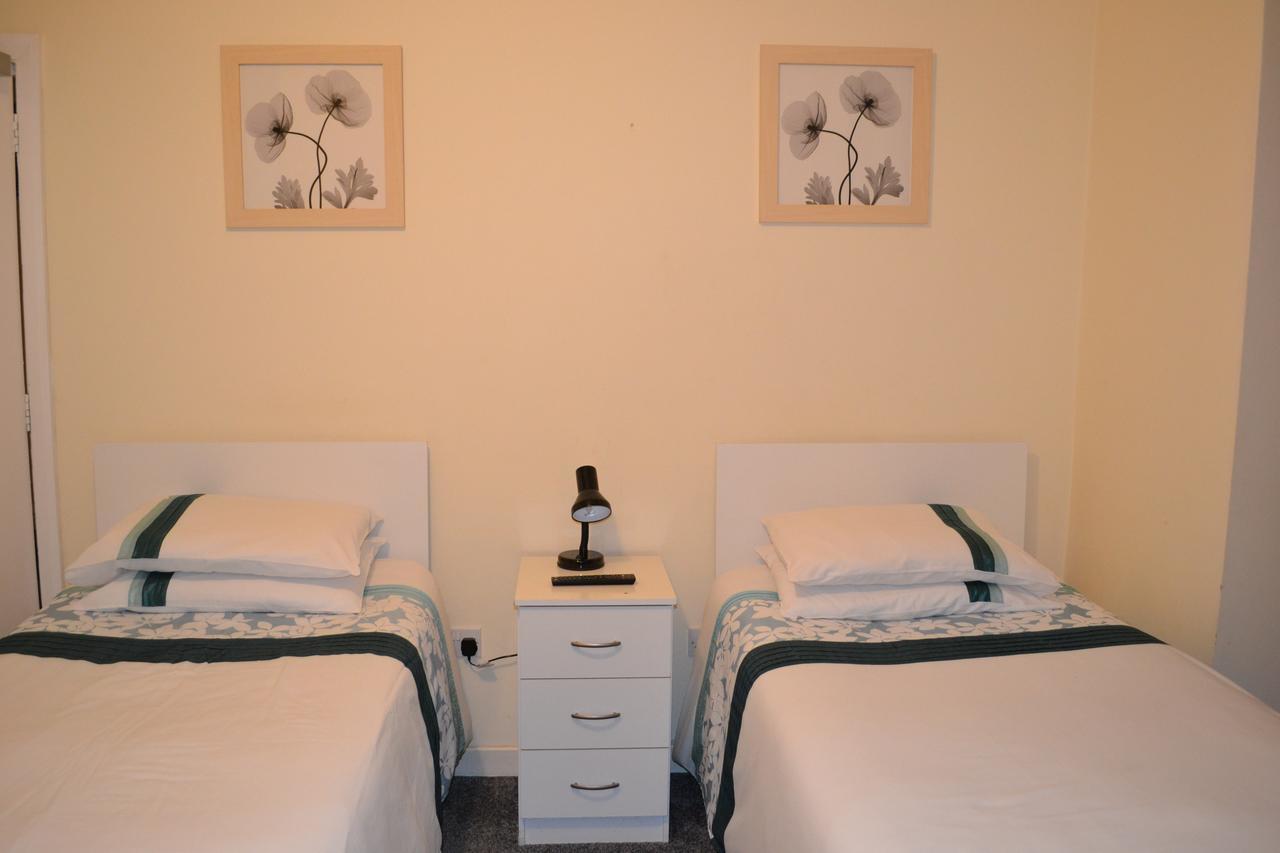 Annie'S Guest House Farnborough  Bagian luar foto