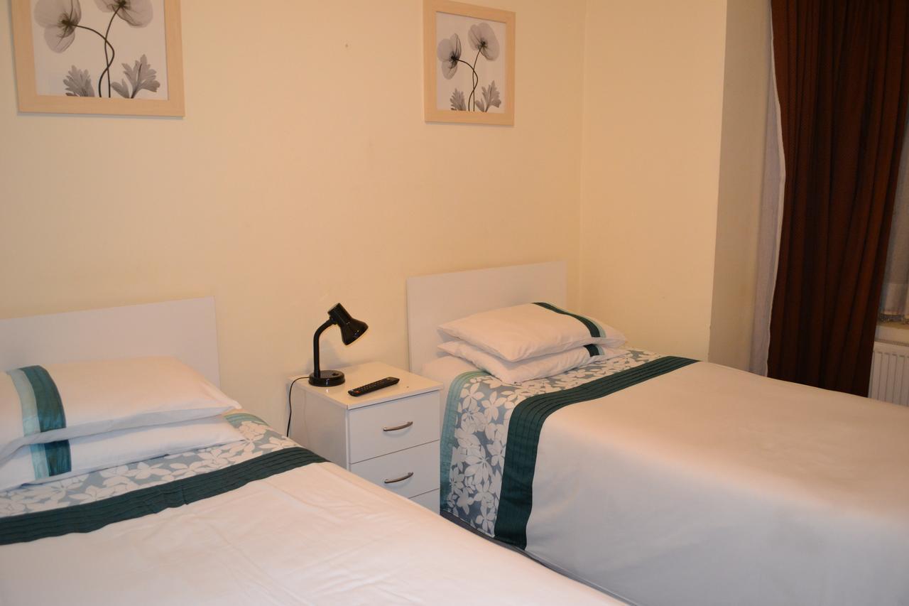 Annie'S Guest House Farnborough  Bagian luar foto