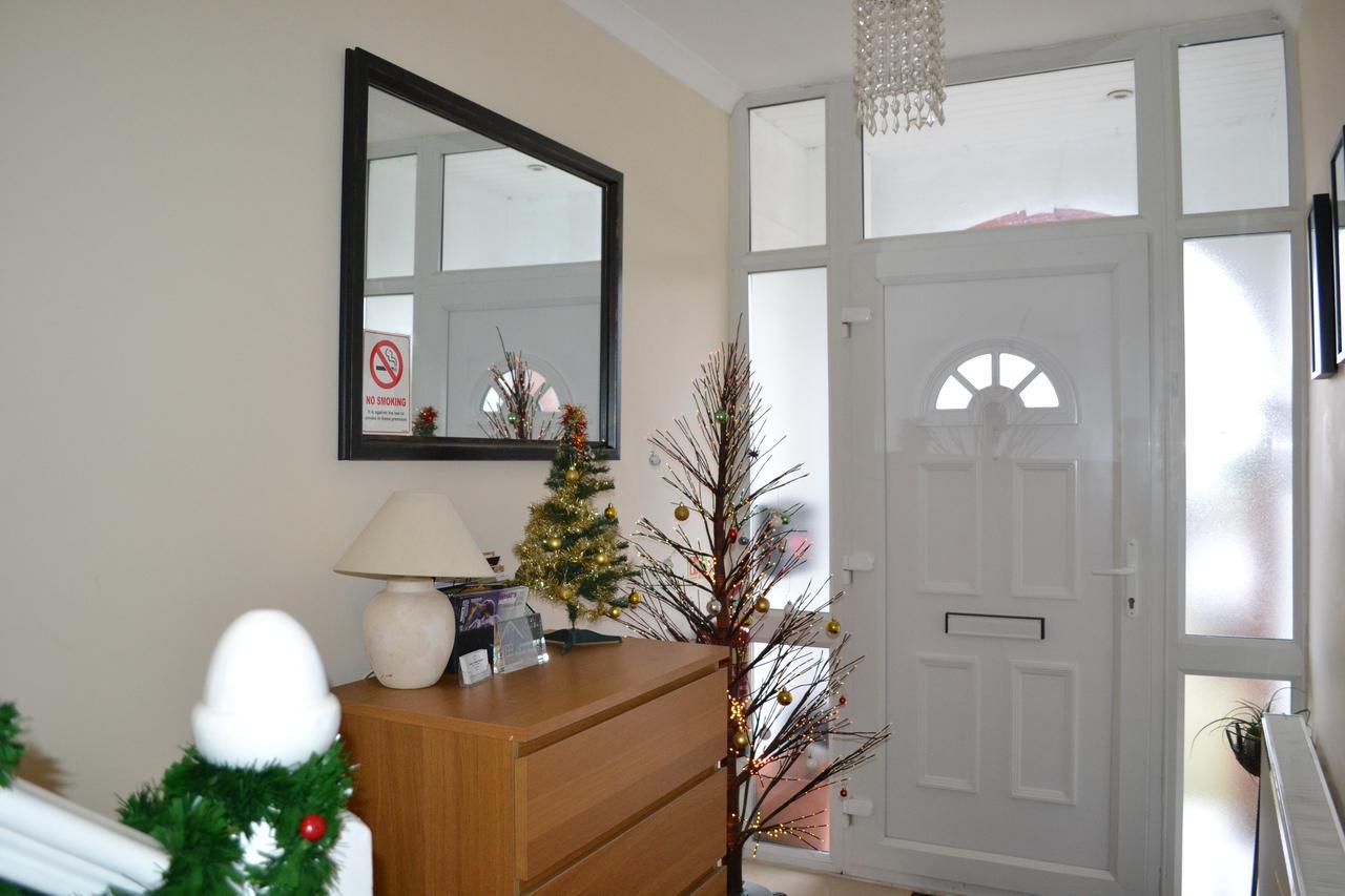 Annie'S Guest House Farnborough  Bagian luar foto