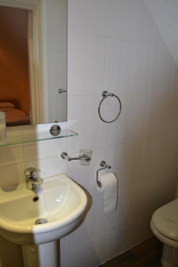 Annie'S Guest House Farnborough  Bagian luar foto