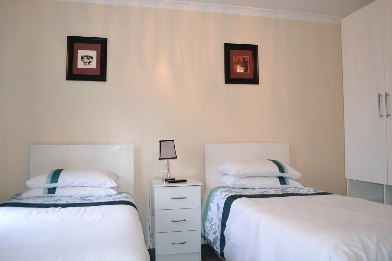 Annie'S Guest House Farnborough  Bagian luar foto