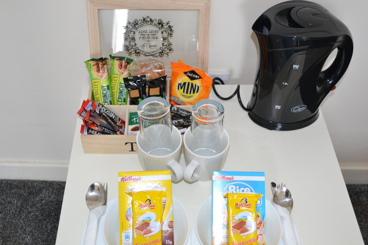 Annie'S Guest House Farnborough  Bagian luar foto